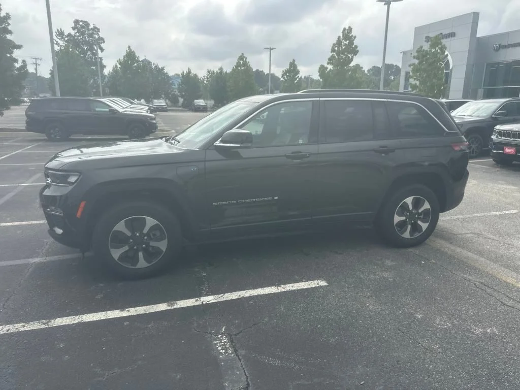 New 2024 Rocky Mountain Pearlcoat Jeep 4xe image 3