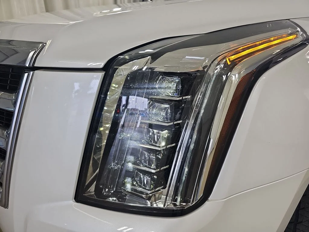 Used 2018 White Cadillac Luxury image 38