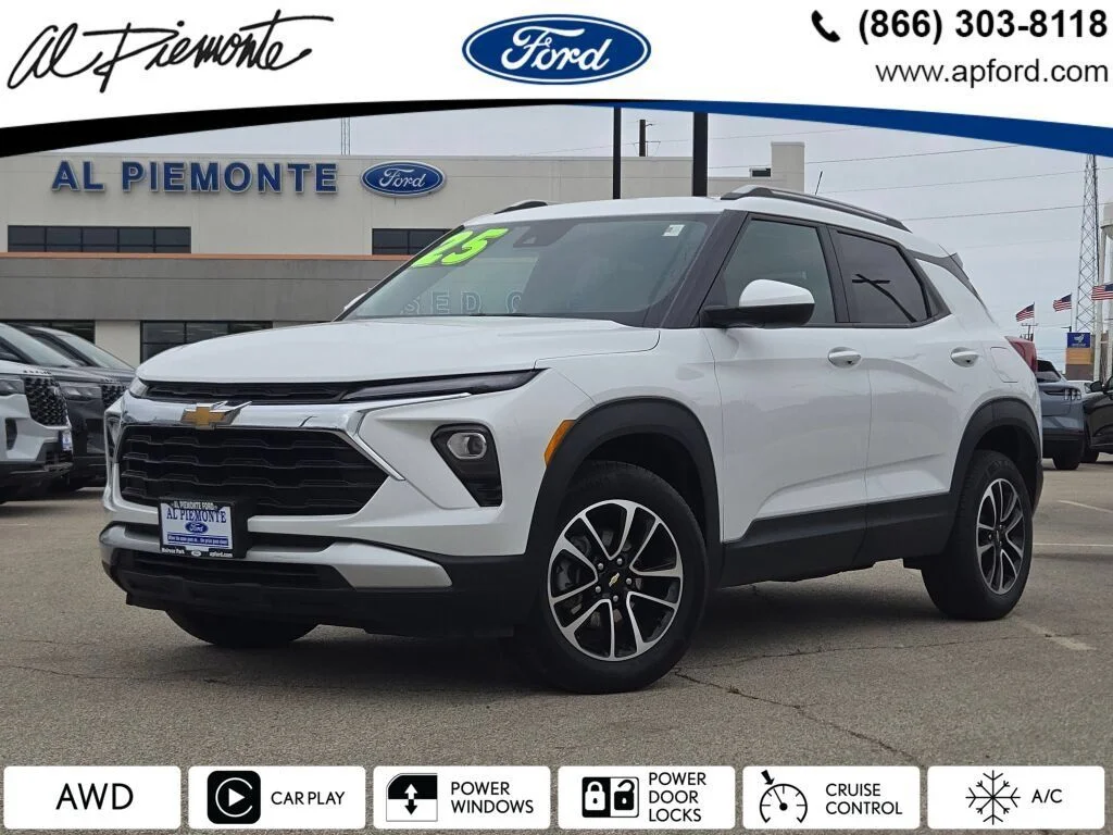 Used 2025 Summit White Chevrolet LT image 1