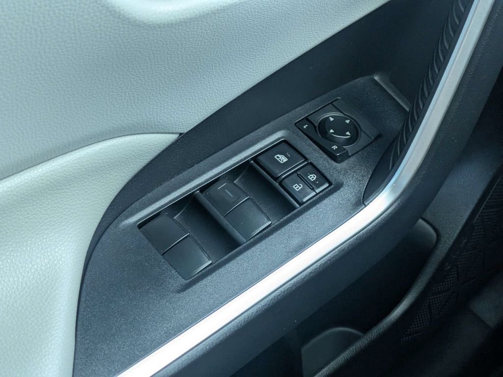 Used 2020 White Toyota XLE image 22
