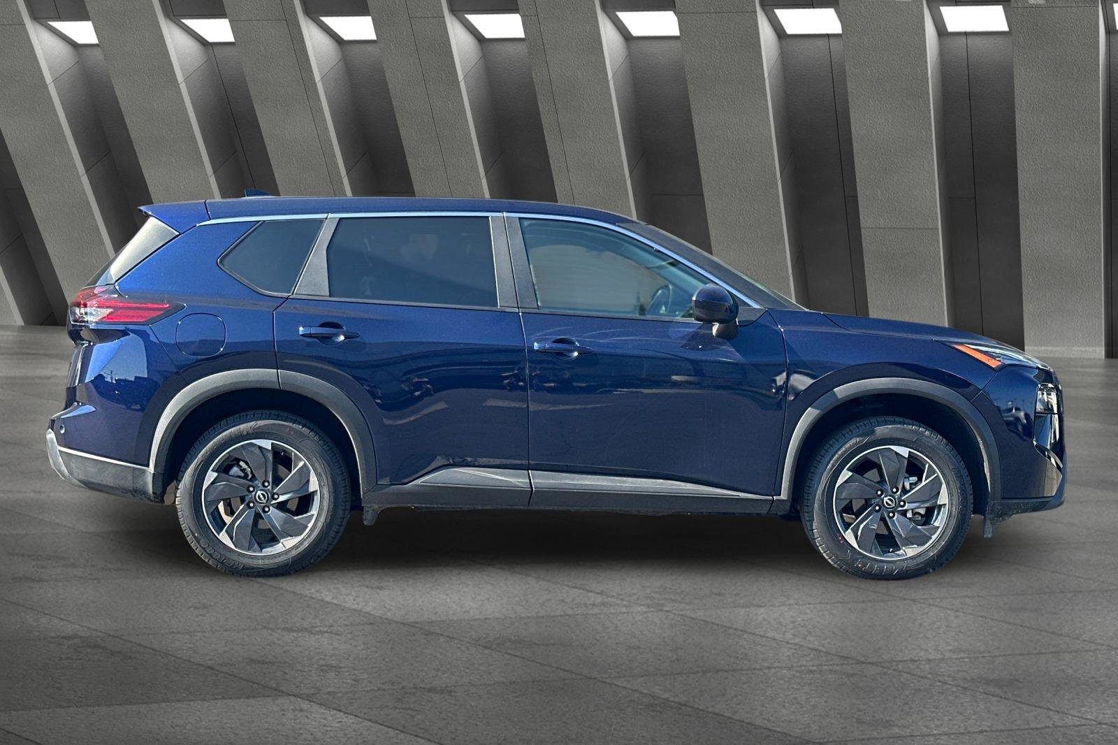 2025 Nissan Rogue SV photo 2