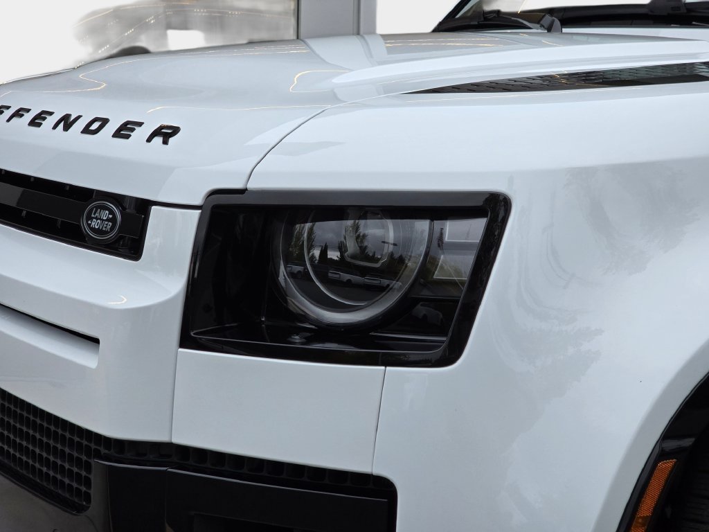 New 2026 Fuji White LAND ROVER X-Dynamic SE image 33