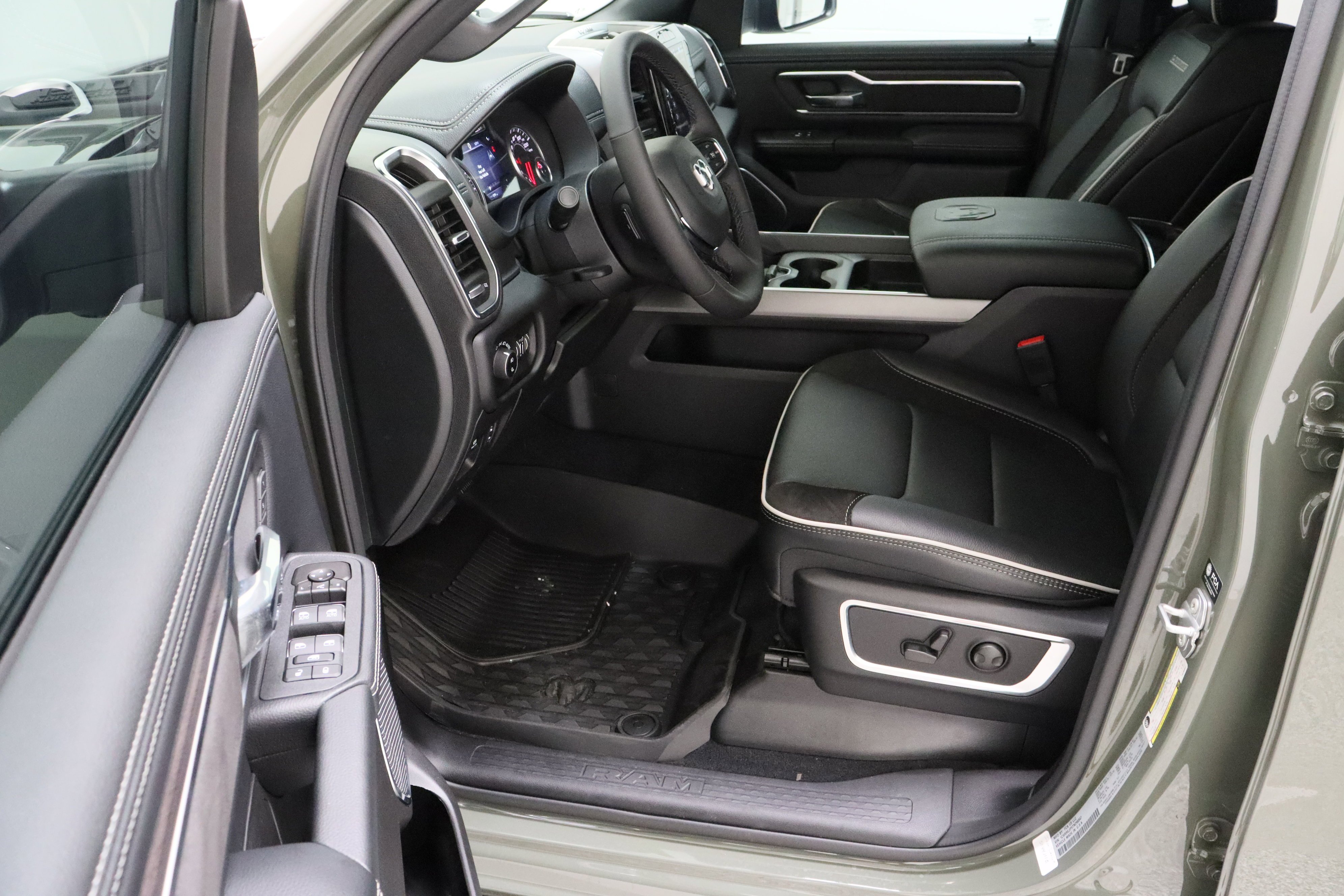 Used 2026 Canyon Lake Ram Laramie 3.0T image 14
