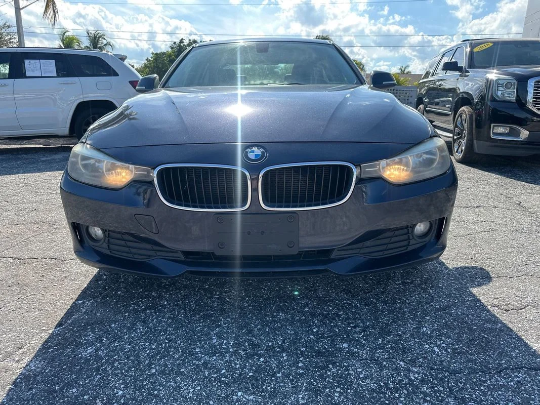 Used 2014  BMW xDrive image 5