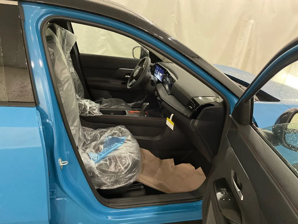New 2026 Arctic Ice Blue Metallic / Super Black Two-tone Nissan SR image 22