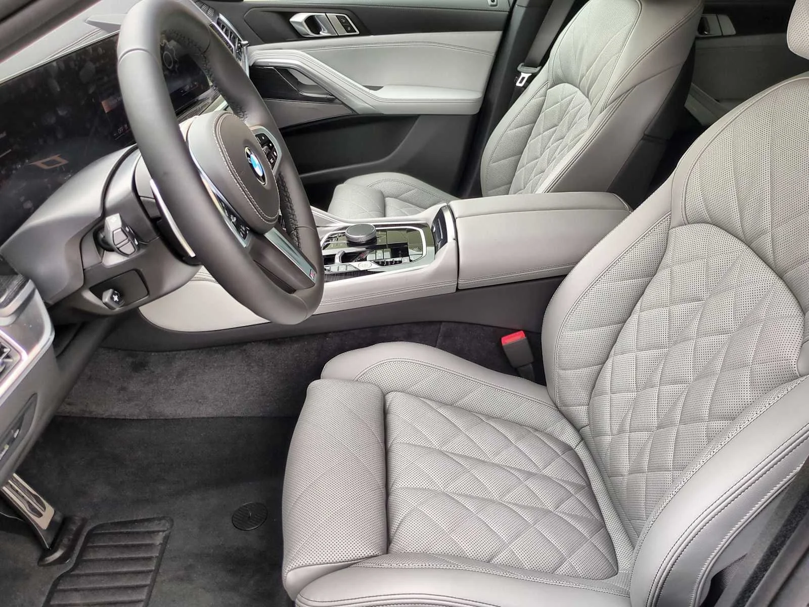 New 2026 Black Sapphire Metallic BMW xDrive40i image 16