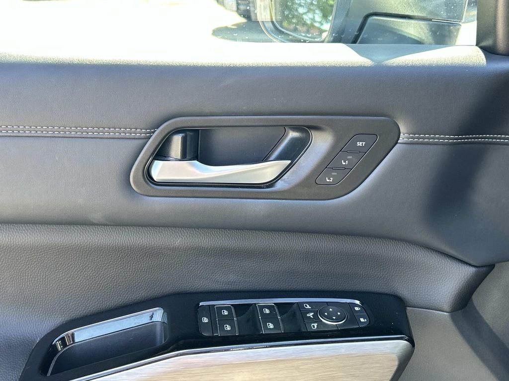 Used 2023 Gray Nissan Platinum image 15