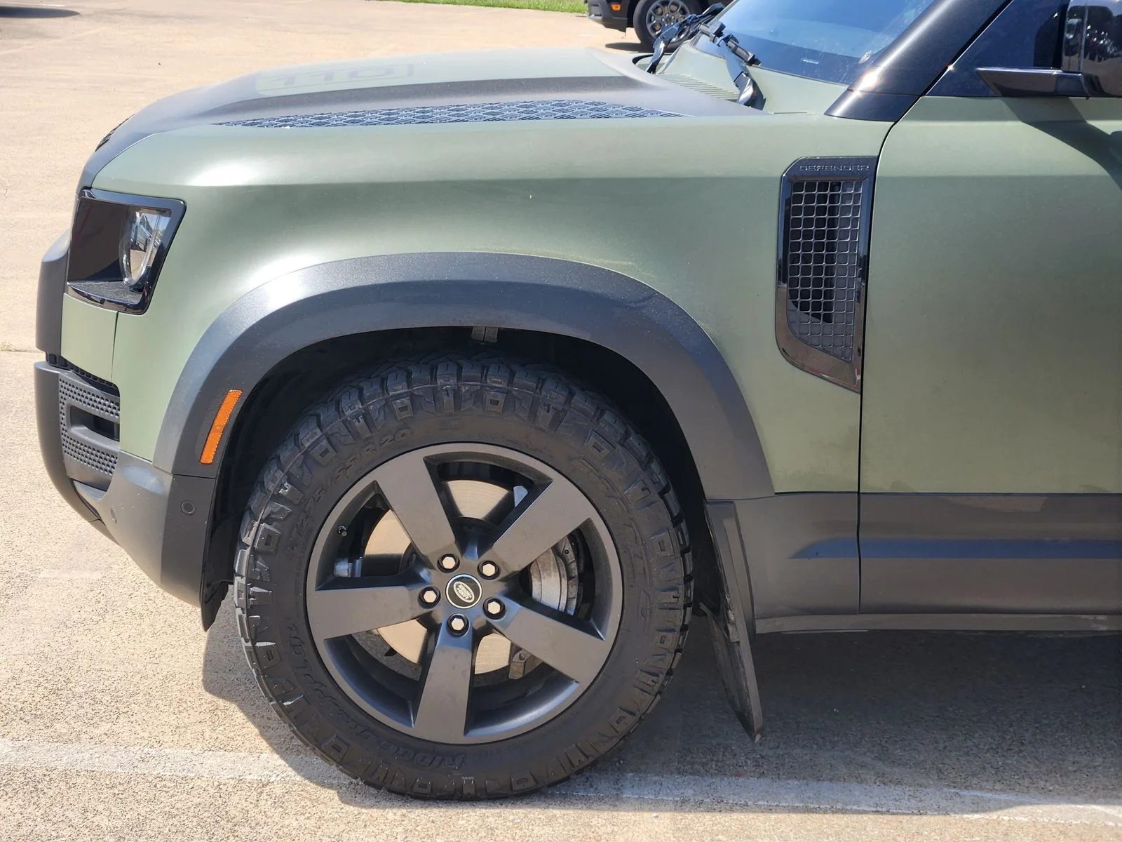 Used 2020 Green Land Rover HSE image 8