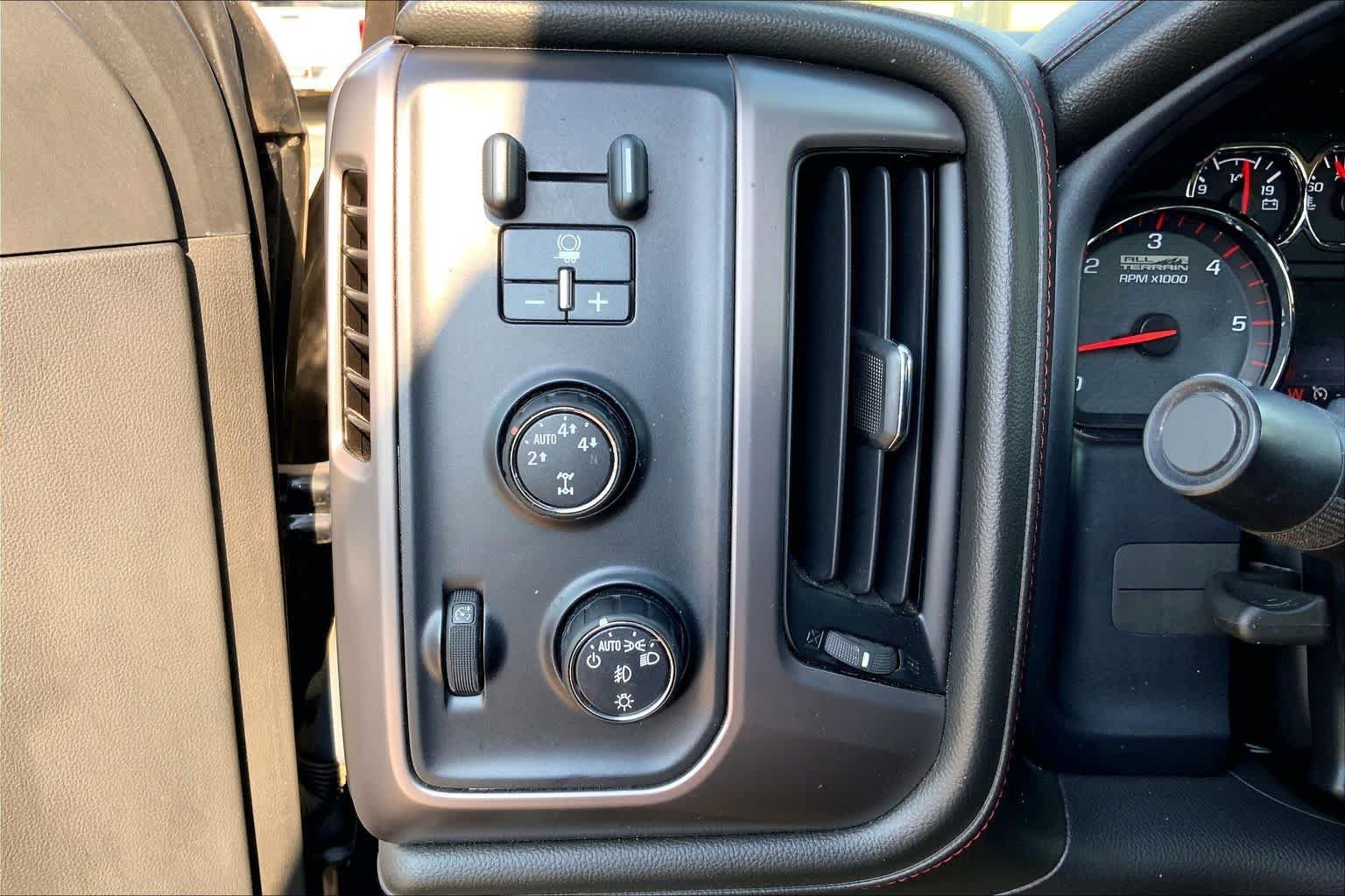 Used 2015 Onyx Black GMC SLT image 32