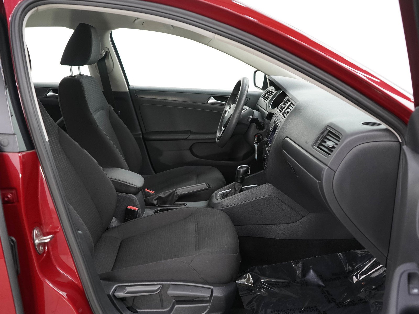 Used 2016 Cardinal Red Metallic Volkswagen 1.4T S image 11