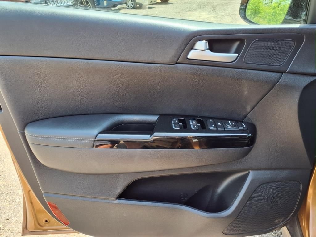 Used 2019 Brown Kia EX image 17