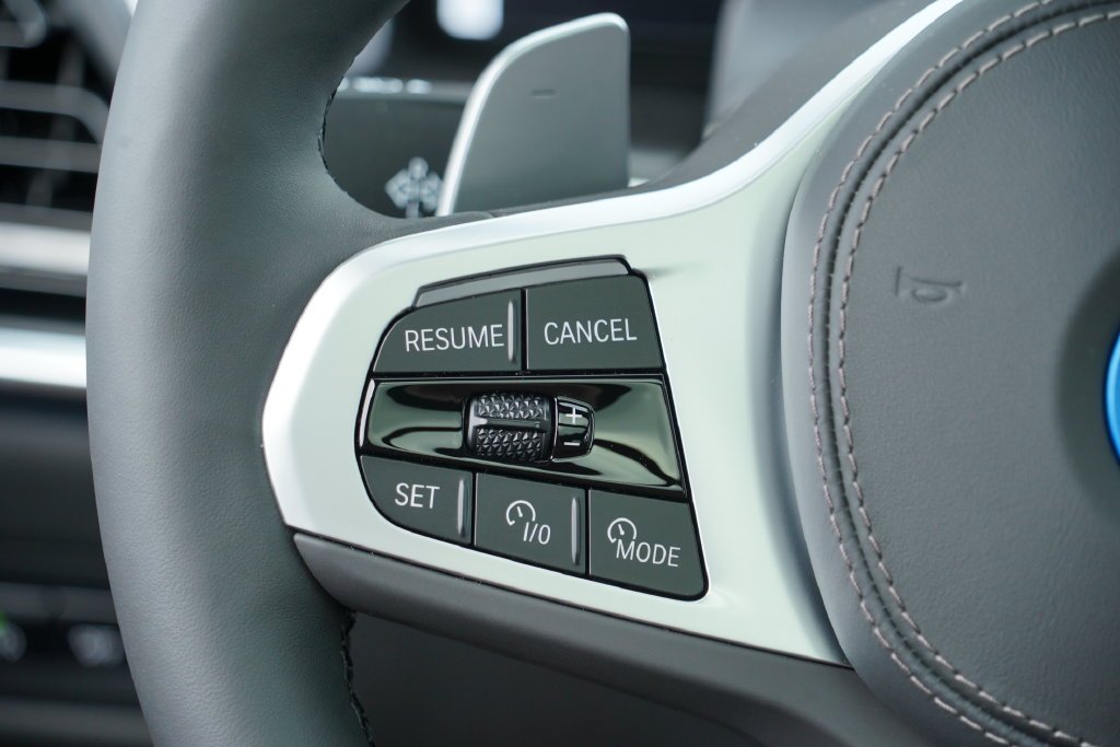 New 2026 Black Sapphire Metallic BMW xDrive50e image 21