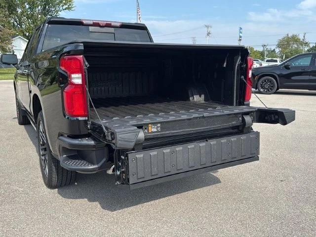 Used 2022 Black Chevrolet High Country image 16