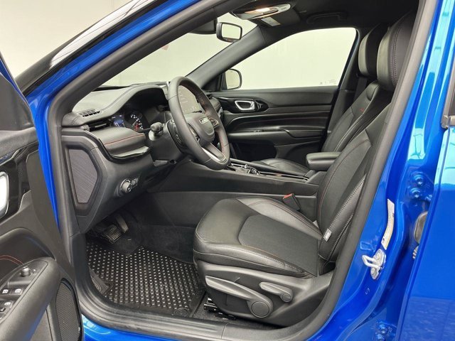 Used 2025 Hydro Blue Pearlcoat Jeep Trailhawk image 3
