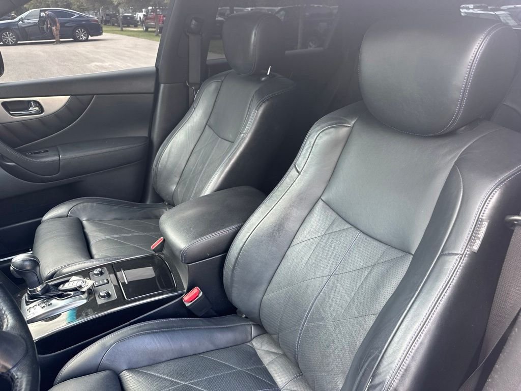 Used 2017 Gray INFINITI Base image 10