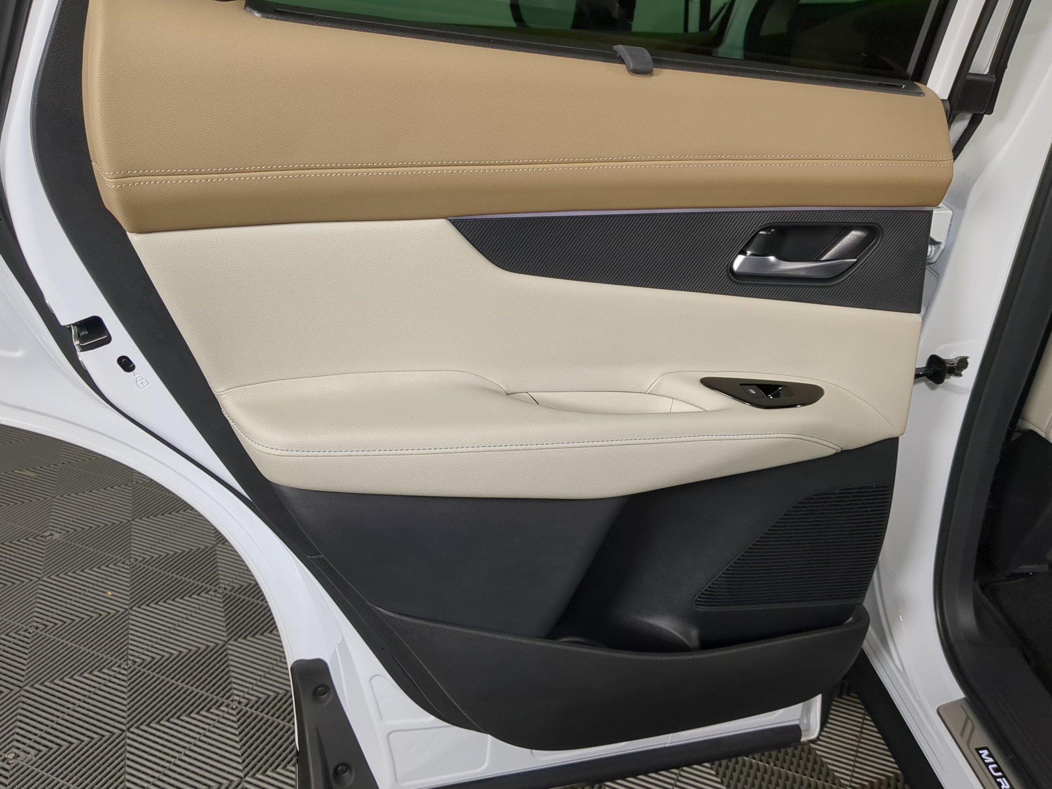 New 2027 Everest White Pearl TriCoat Nissan Platinum image 15