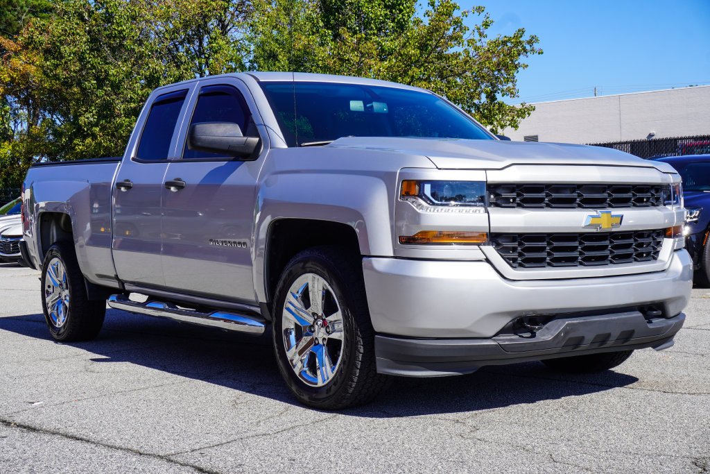 Used 2016 Silver Chevrolet Custom image 5