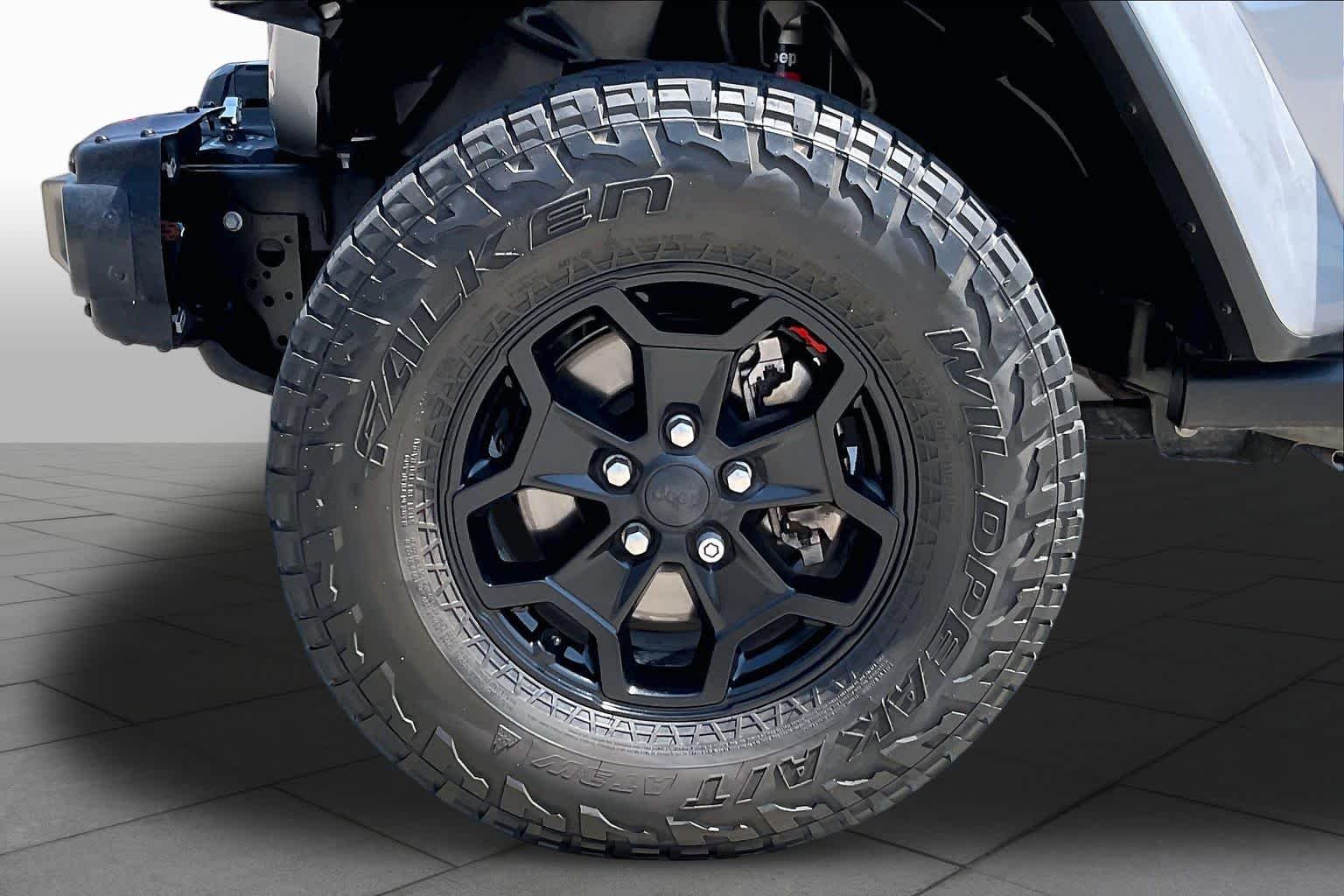 Used 2020 Billet Silver Metallic Clearcoat Jeep Rubicon image 11
