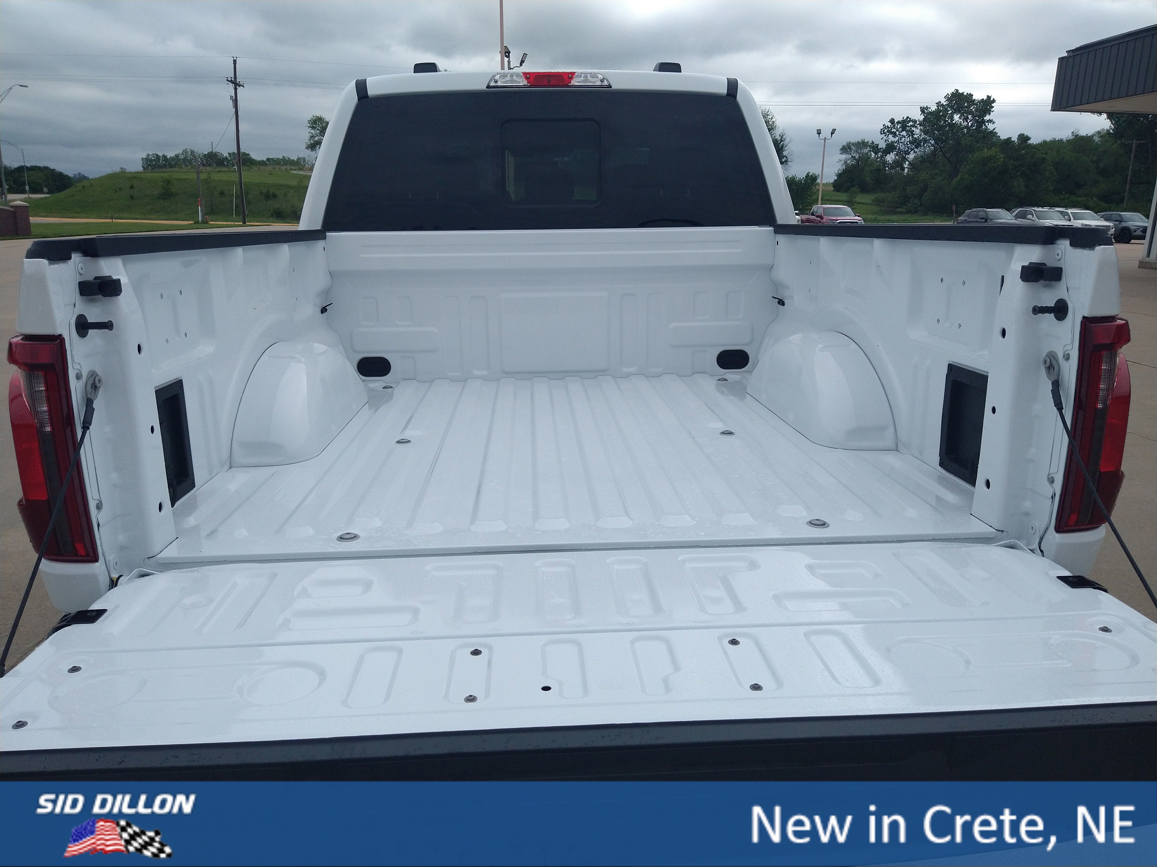 New 2026 Oxford White Ford XLT image 17