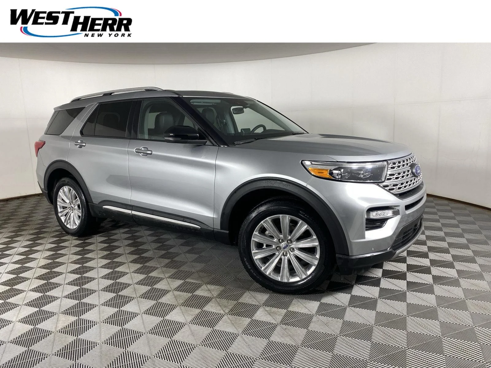 Used 2023 Iconic Silver Ford Limited image 1