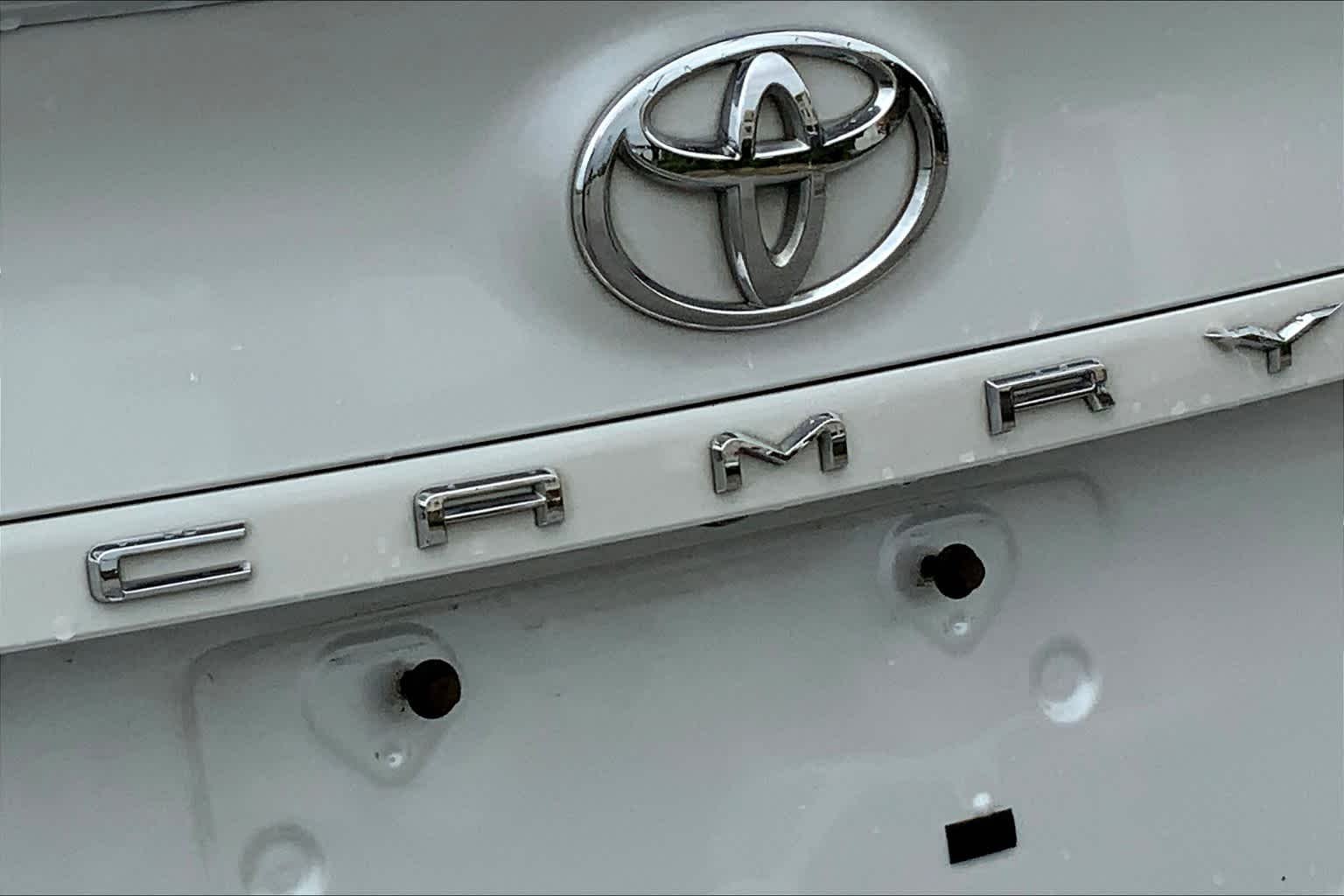 Used 2018 Wind Chill Pearl Toyota XSE V6 image 27
