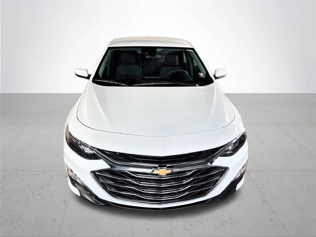 Used 2025 White Chevrolet LT image 3