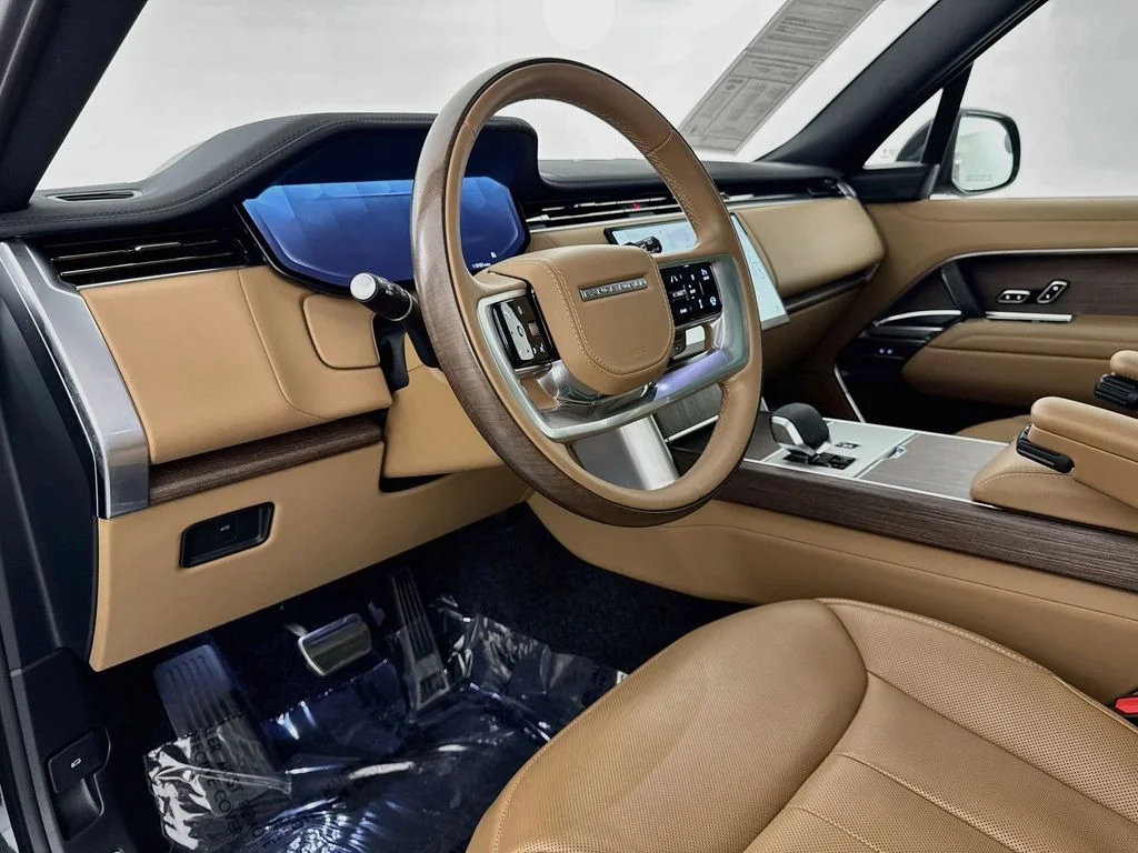Used 2026 Green Land Rover SE image 9