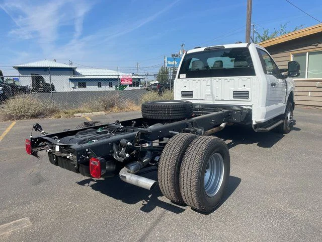 2025 Ford F-350 Super Duty Chassis Cab XL - Photo 12