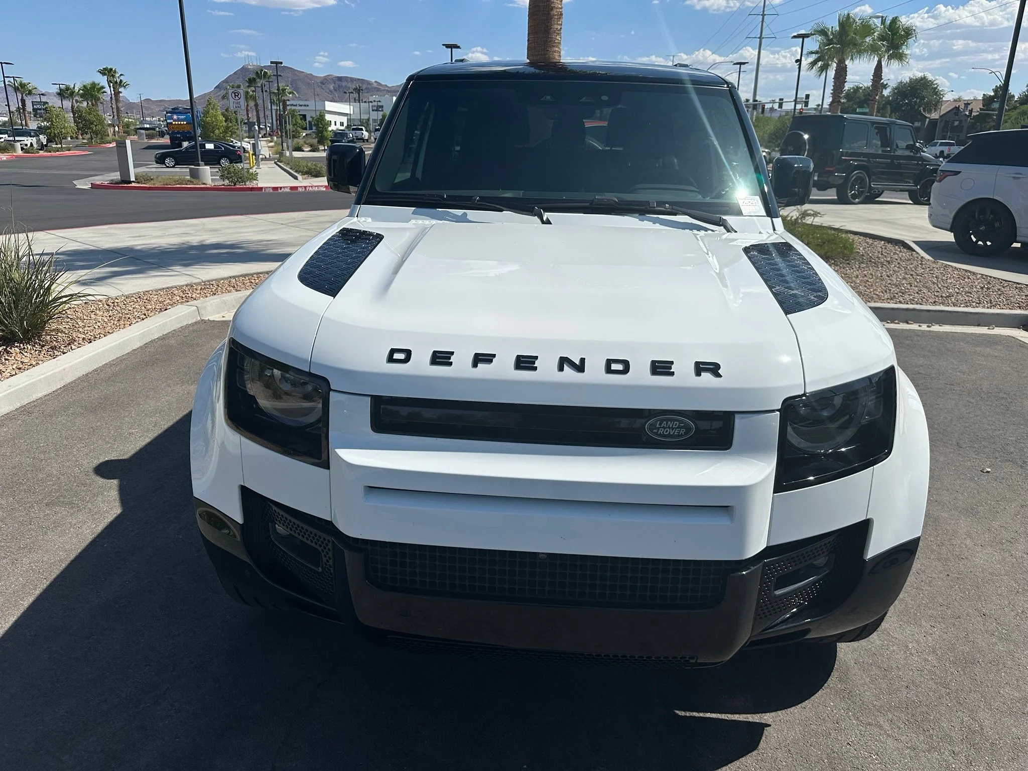 Used 2025 Fuji White Land Rover X-Dynamic SE image 7
