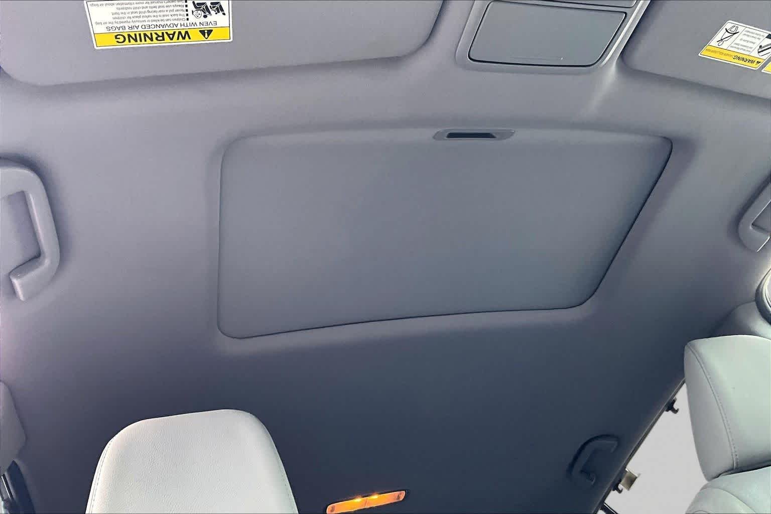 Used 2021 Lunar Silver Metallic Honda EX-L image 13