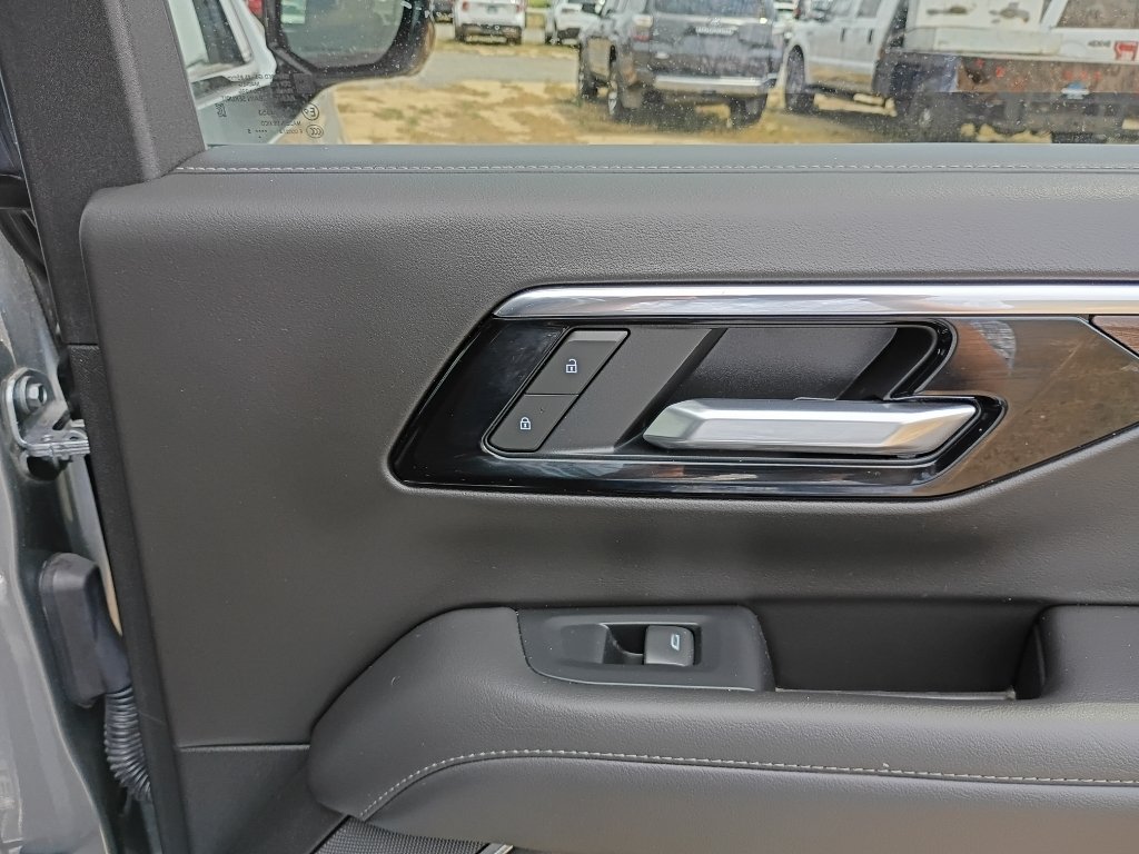 Used 2025 Gray Chevrolet Z71 image 14