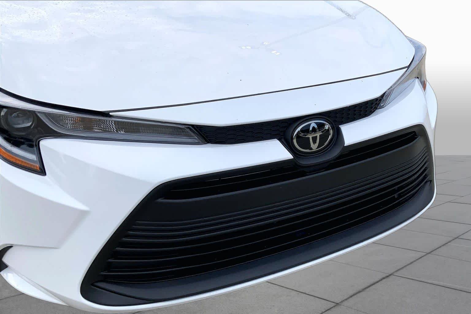 Used 2026 Ice Cap Toyota LE image 31
