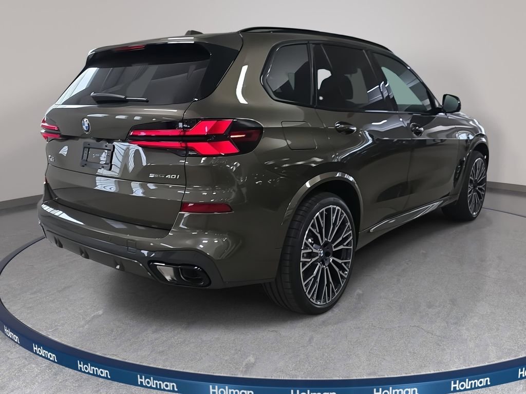New 2026 Manhattan Green Metallic BMW sDrive40i image 4