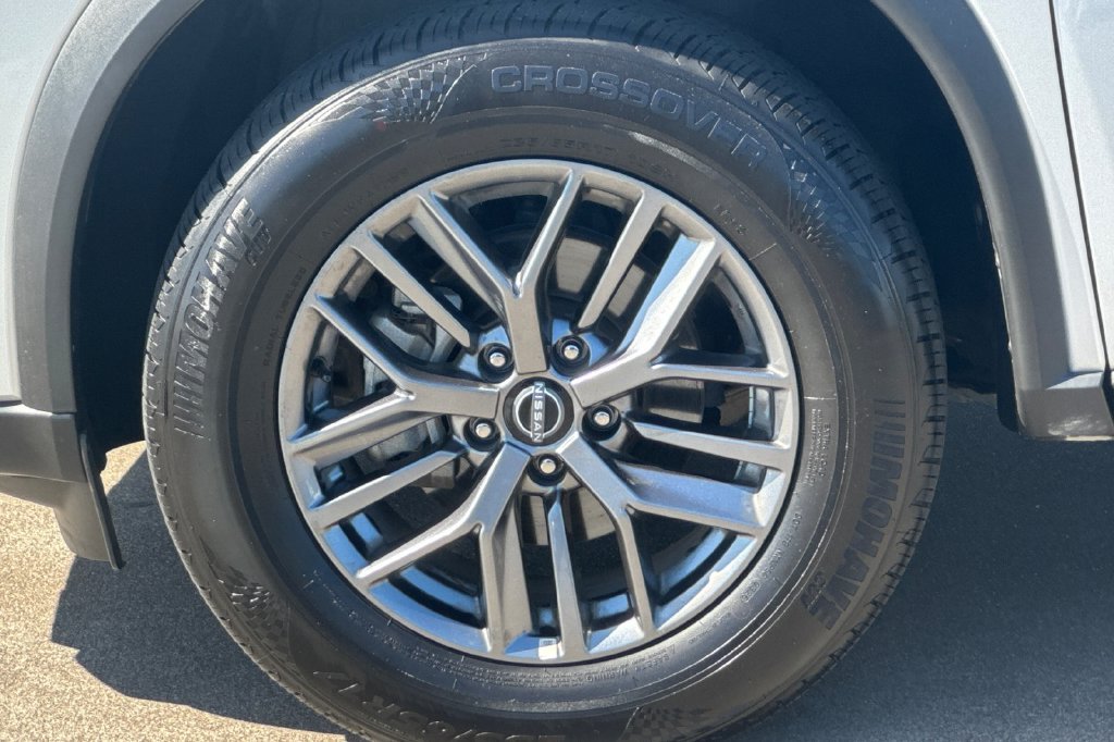 Used 2024 Silver Nissan S image 34