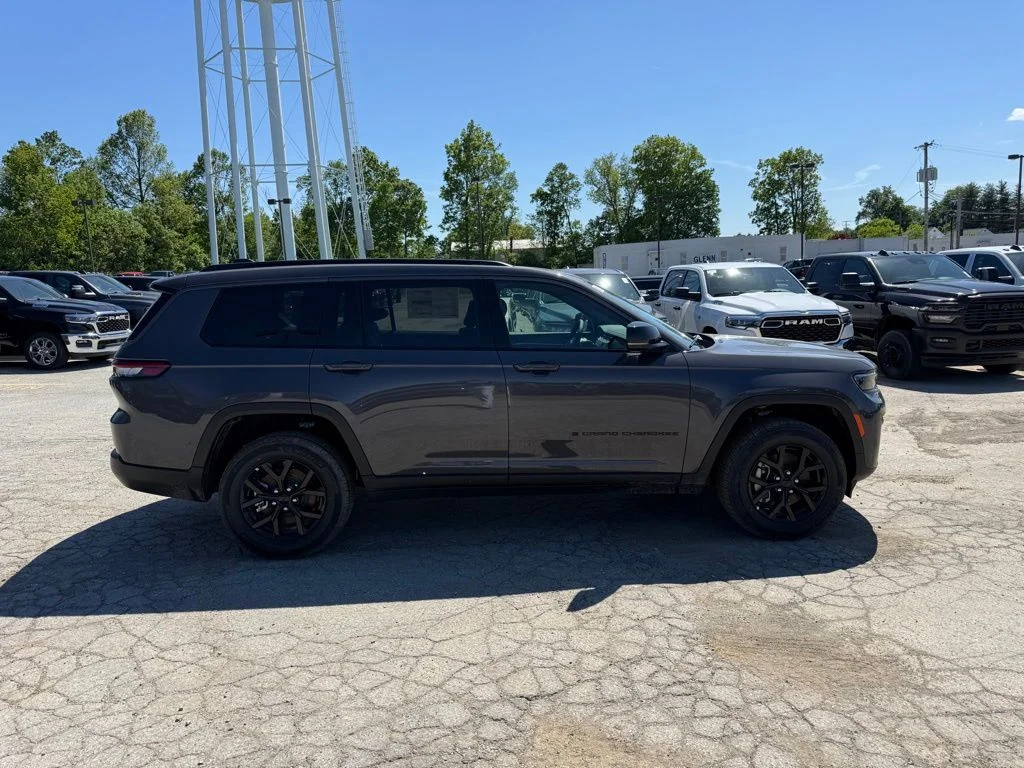 New 2026 Baltic Gray Metallic Clear-Coat Exterior Paint Jeep Altitude image 5