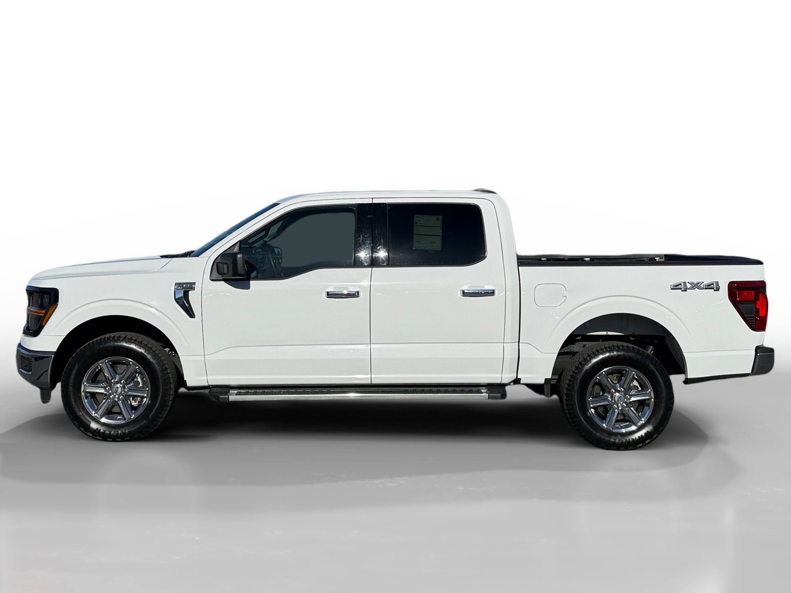 Certified Used 2025 Oxford White Ford XLT image 2
