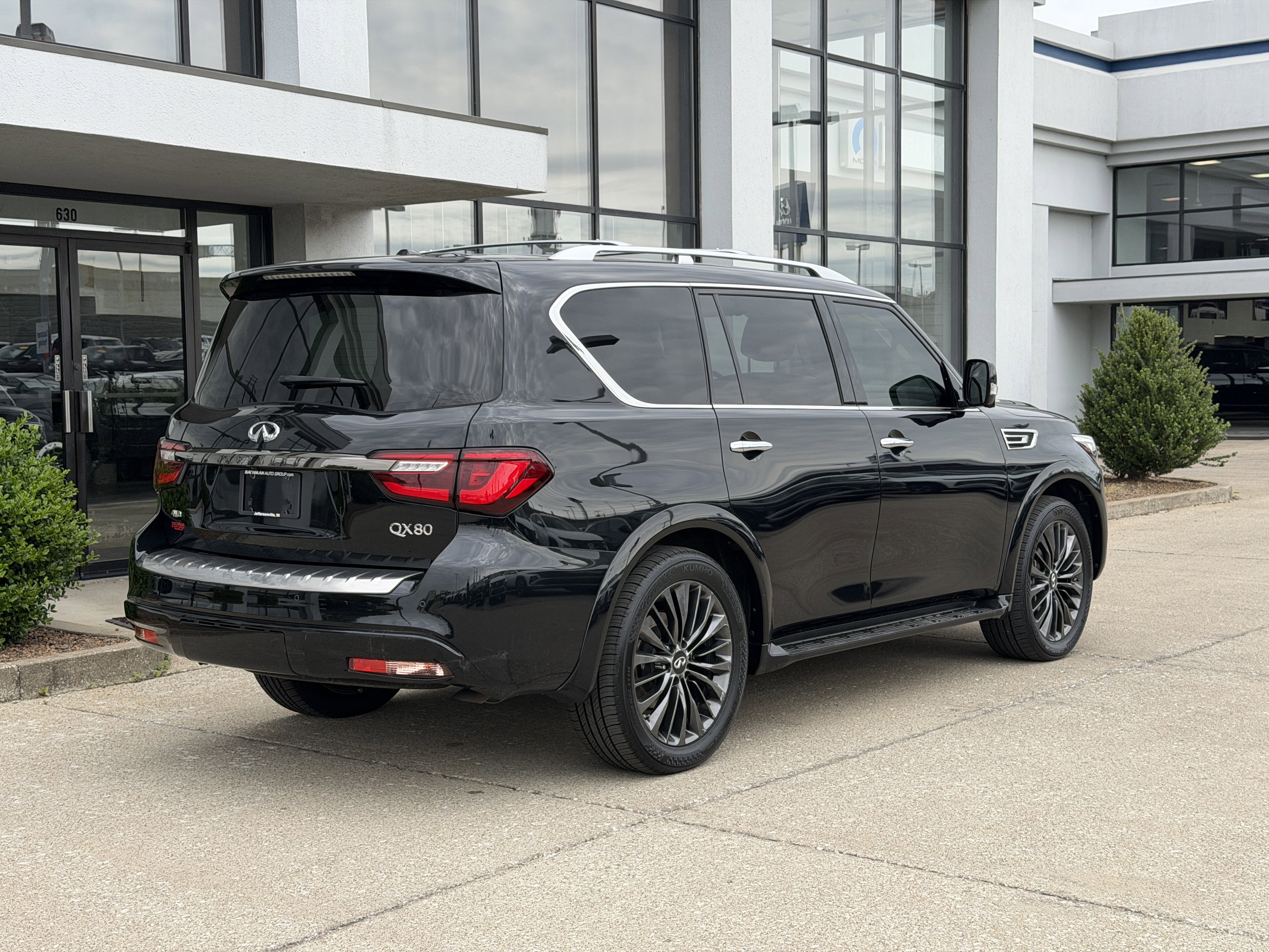 Used 2021 Mineral Black INFINITI Premium Select image 4