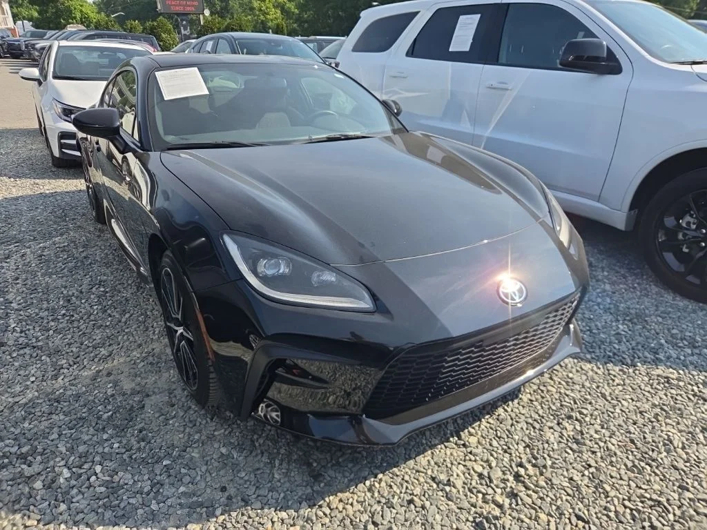 Used 2022  Toyota Base image 2
