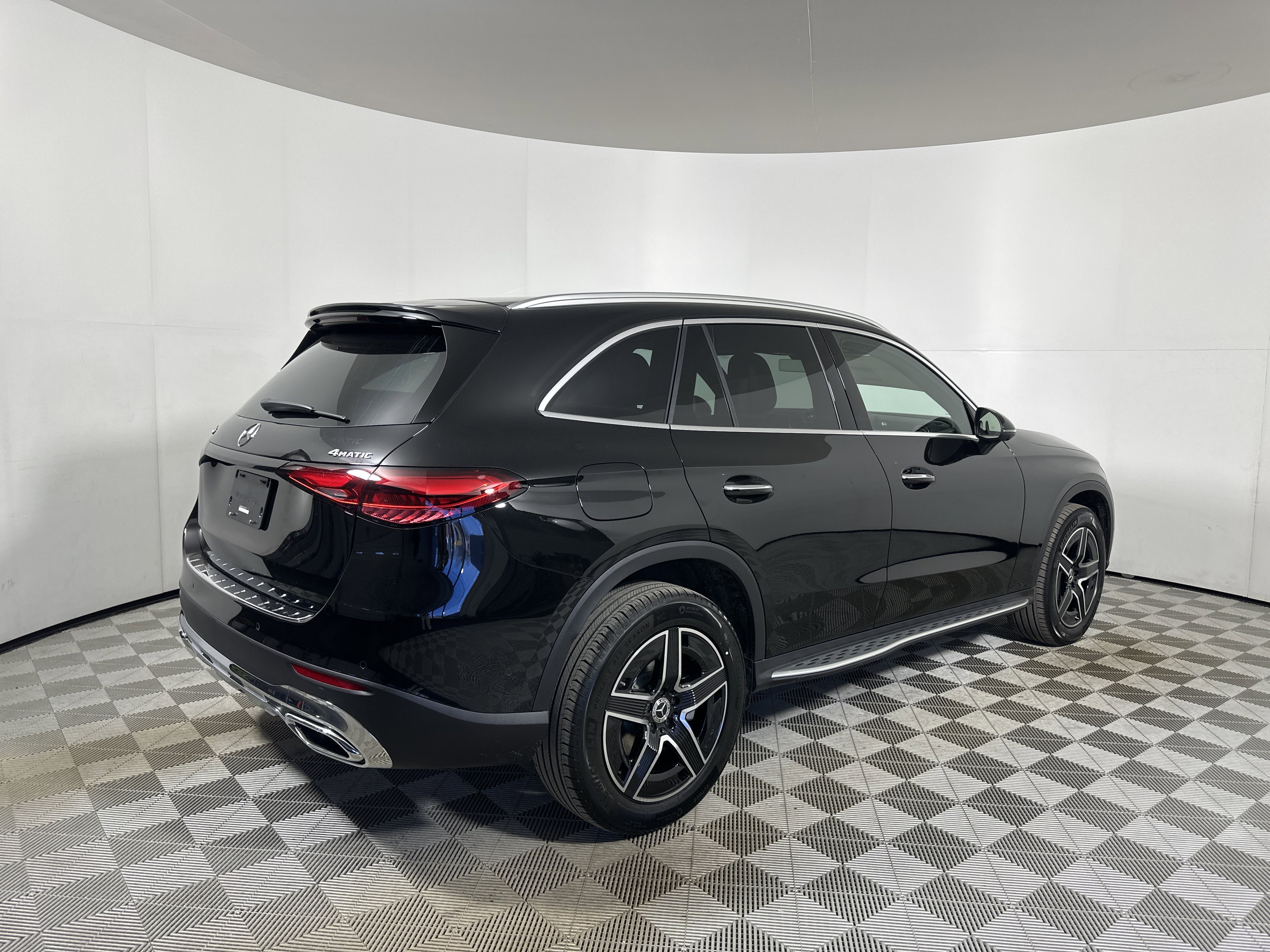 New 2026 Obsidian Black Metallic Mercedes-Benz GLC 300 image 33