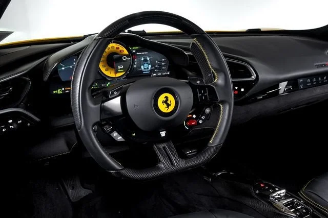 Used 2024 Giallo Triplo Strato Ferrari  image 29