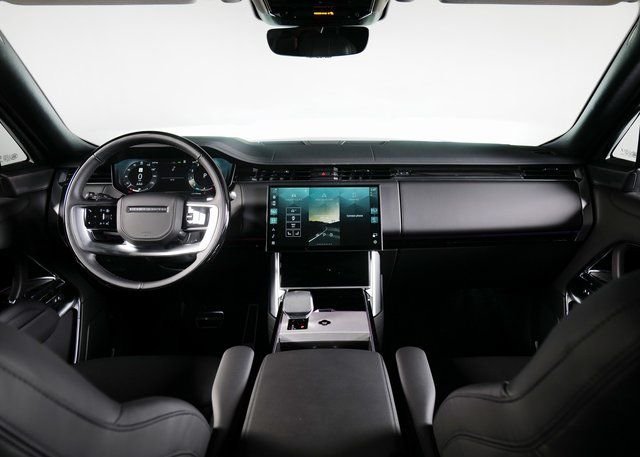 New 2026 Santorini Black Land Rover SE image 4
