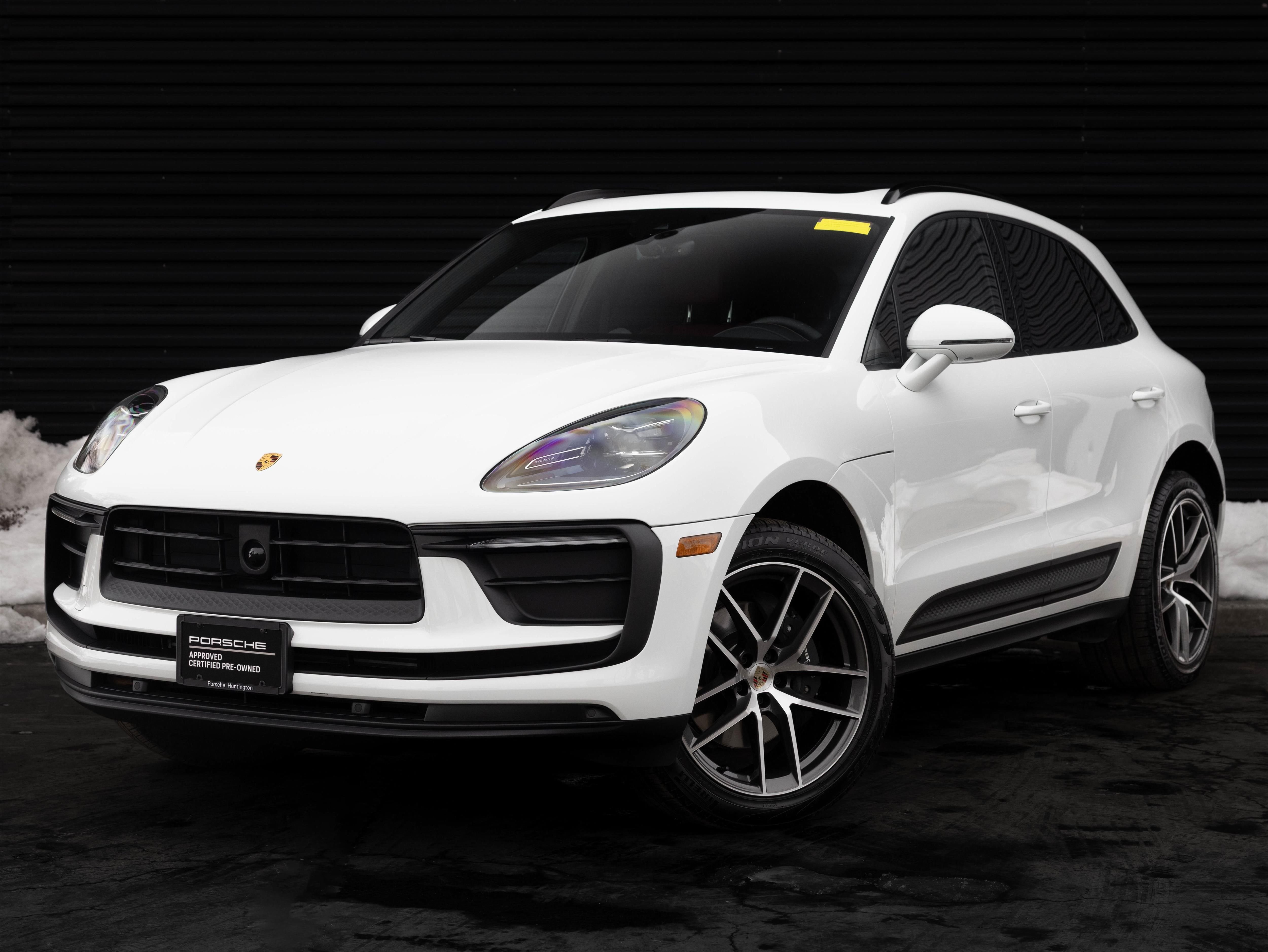 2025 Porsche Macan Base