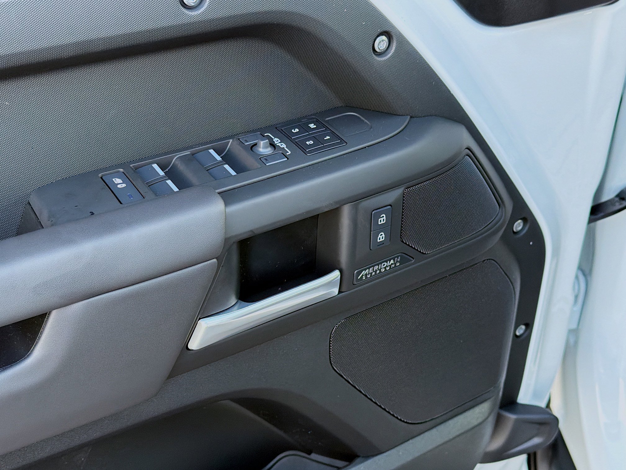 New 2026 Fuji White Land Rover X-Dynamic SE image 22
