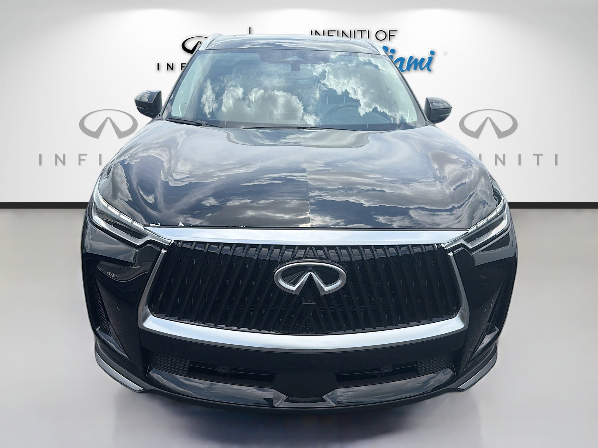 New 2027 MINERAL BLACK INFINITI Luxe FWD image 2