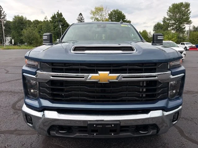 Used 2024 Lakeshore Blue Metallic Chevrolet LT image 9