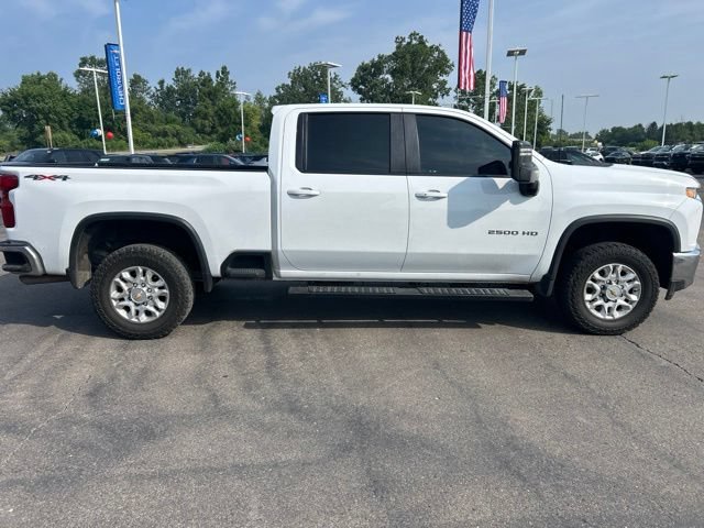 Used 2022 Summit White Chevrolet LT image 4