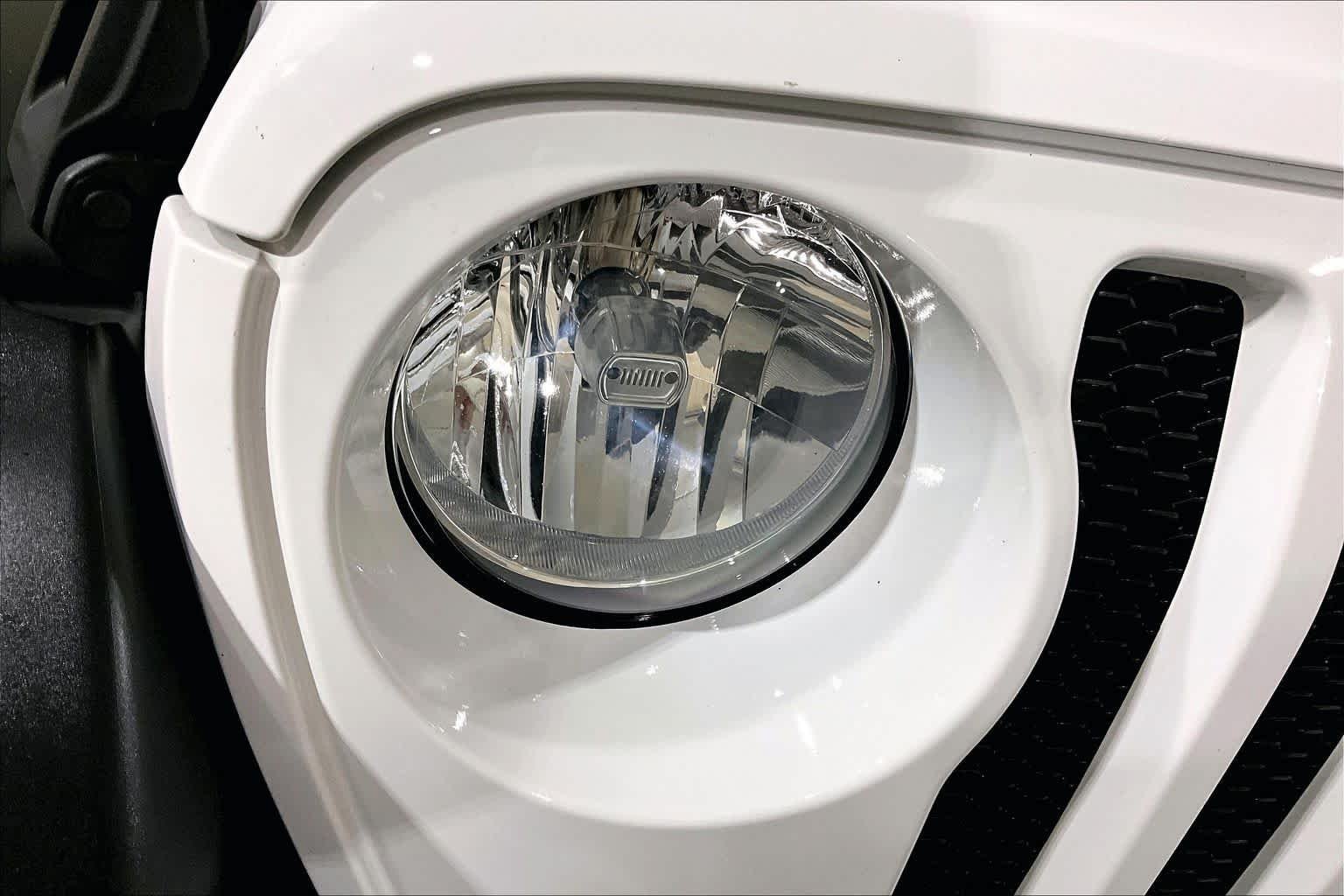 Used 2022 Bright White Clearcoat Jeep Unlimited Sport image 25