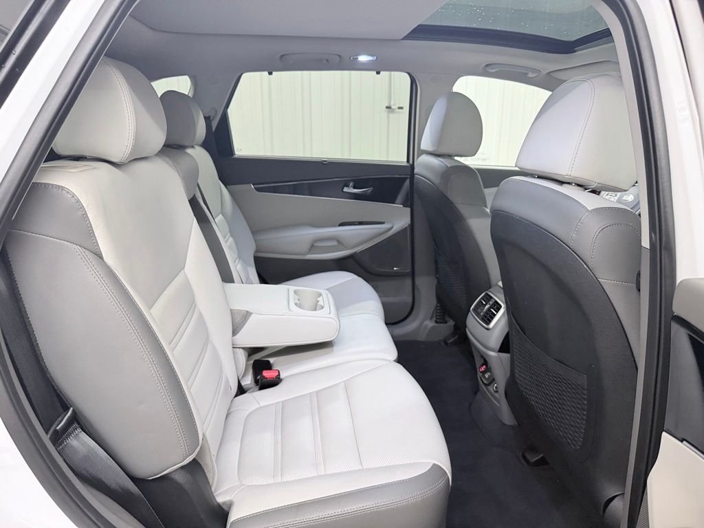 Used 2019 White Kia SX image 37
