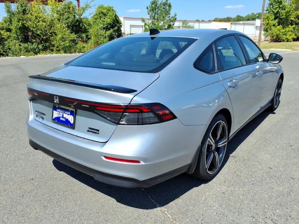 New 2026 Solar Silver Metallic Honda Sport Hybrid image 3