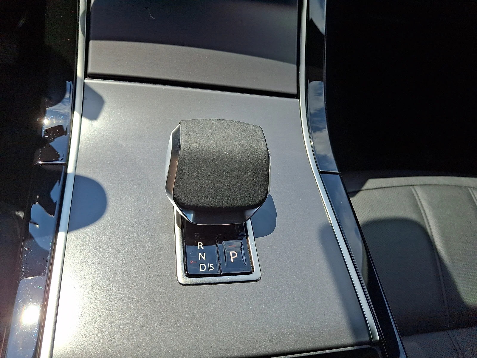 Certified Used 2026 Fuji White Land Rover S image 15